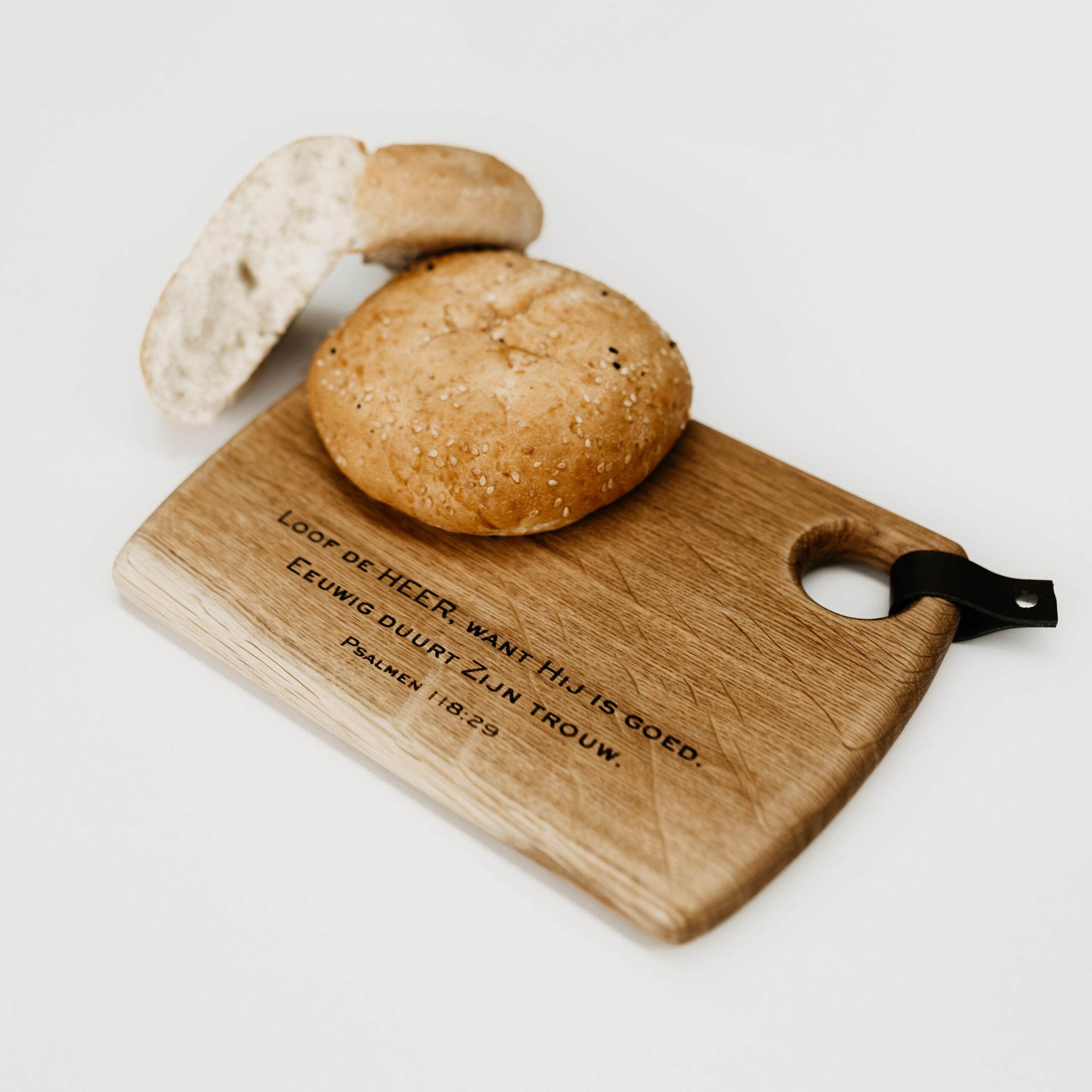 Borrelplank met bijbeltekst bron van hout Christelijk Hout Christelijke cadeaus Geloof Christelijk Hout
